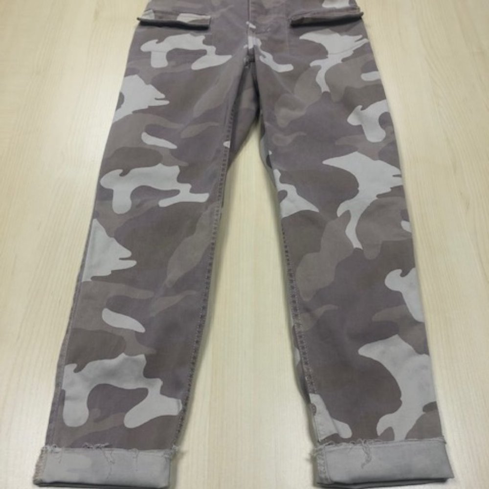 Hollister California Ultra High Rise Camo Pant XS